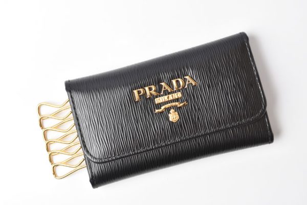 24040114 p 2 Prada Key Case Vitello Move Black