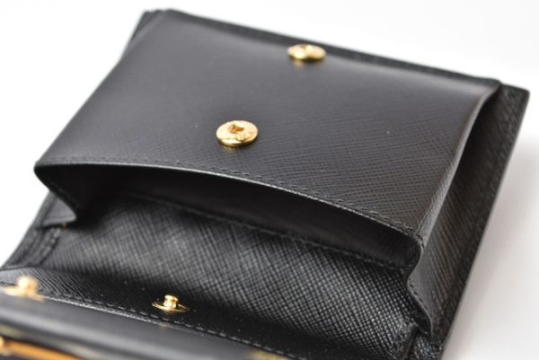 24040203 p 7 Prada Folding Wallet Saffiano Black