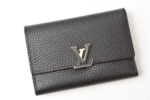 2405b17 lv 2 Louis Vuitton Capucines Wallet Noir