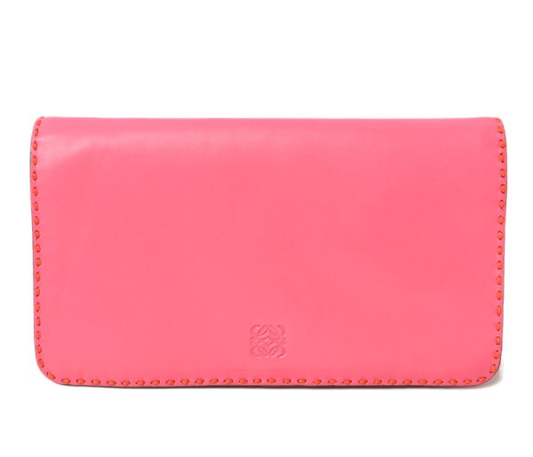 240628 lo 1 Loewe Clutch Bag Lamb Anagram Fuchsia