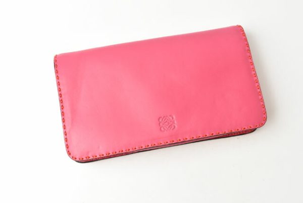 240628 lo 2 Loewe Clutch Bag Lamb Fuchsia