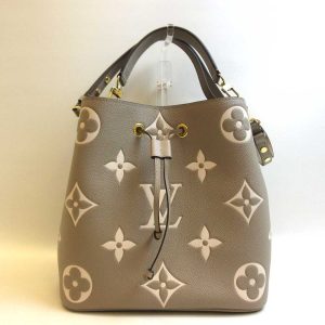 3 lv220521 1ta Louis Vuitton True Toilet GM Taiga Toiletry Bag Glacier