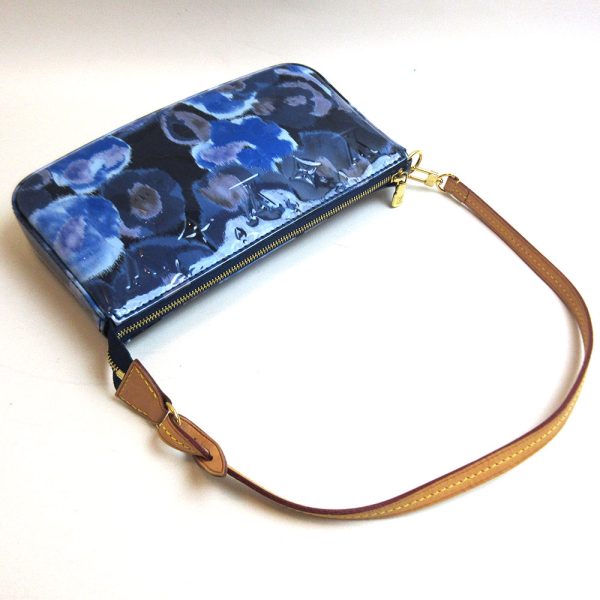 3 lv221208 1u 03 Louis Vuitton Pochette Accessory Vernis Ikat Flower Shoulder Bag