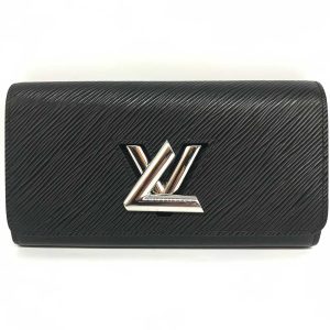 3 lv240530 3 Louis Vuitton Multicle 4 Vernis Key Holder Amarant