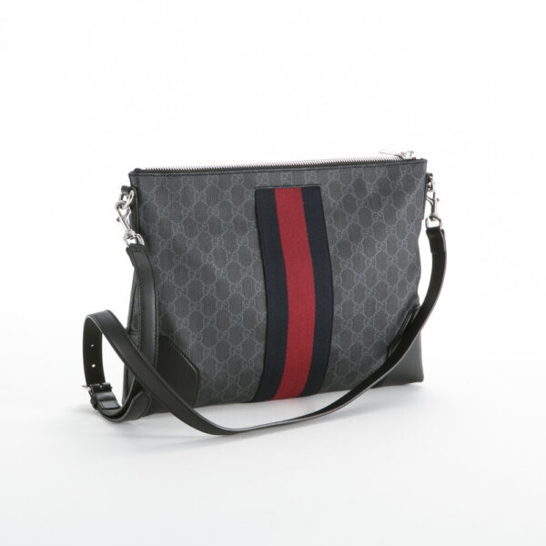 320100kma790022 1 Gucci GG Supreme Messenger Bag