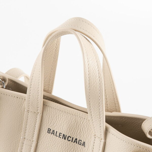 320200kwa390085 5 Balenciaga Everyday XS Tote Bag