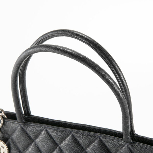 340200kwh490056 4 Chanel Caviar Skin Tote Bag