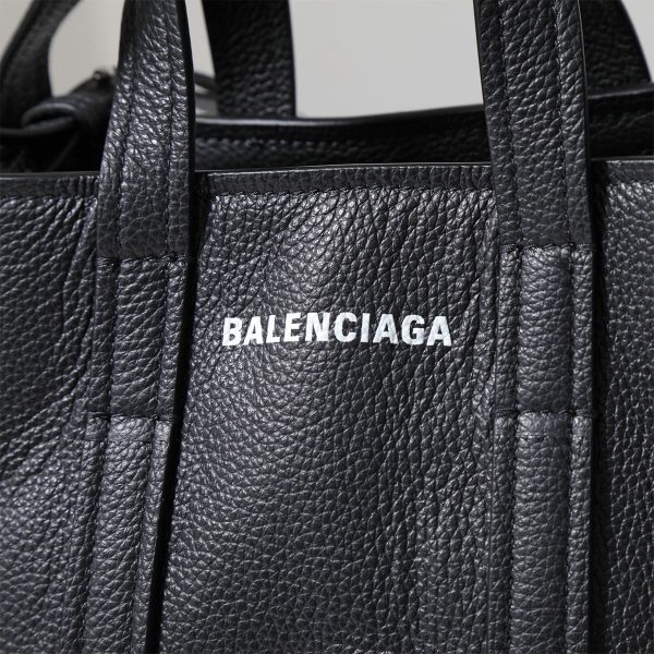 341130202 10 BALENCIAGA EVERYDAY XS NORTH SOUTH Tote Bucket