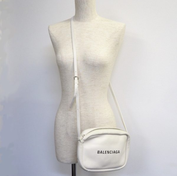 53719balenciagawkake BALENCIAGA Everyday Camera Bag S Shoulder Bag White