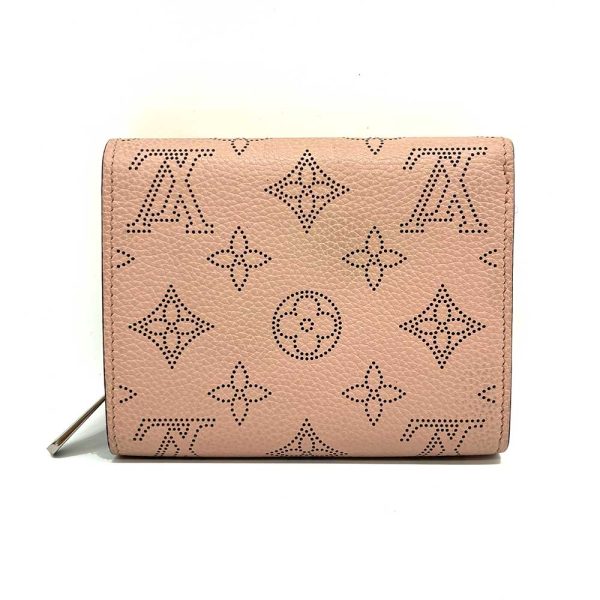 6 lv240614 2 01 LOUIS VUITTON Portefeuil Iris Monogram Mahina Pink