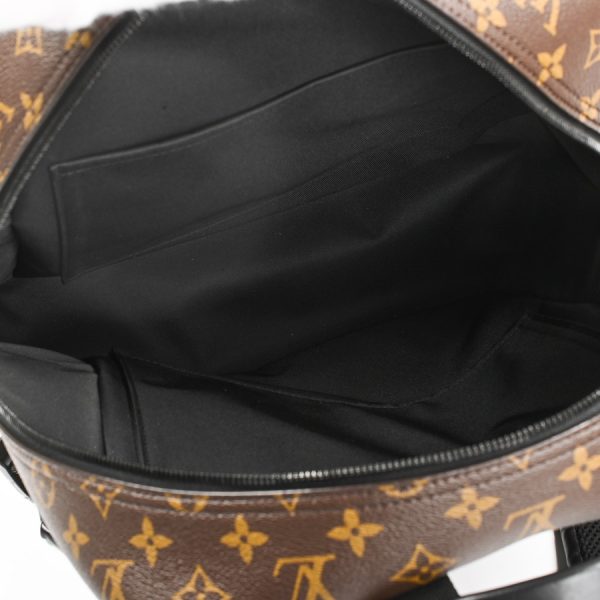 6125658 4 Louis Vuitton Dean backpack brown