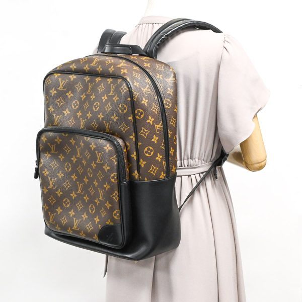 6125658 6 Louis Vuitton Dean backpack brown