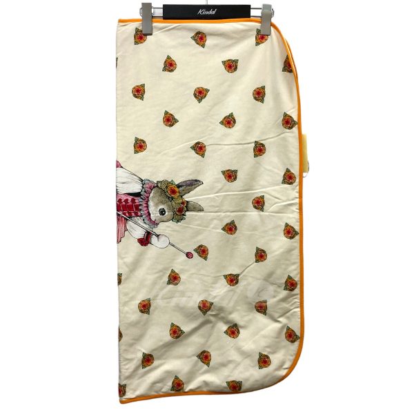 8080000376635 5 GUCCI Rabbit pattern blanket White