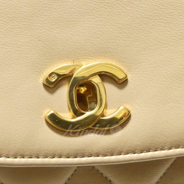 8081000056206 8 CHANEL Cocomark Matelasse Lambskin Turnlock Chain Bag Beige