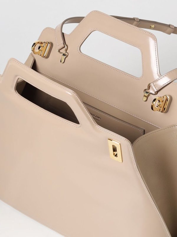 8467608e14167ae gi 4 Ferragamo Bag Beige