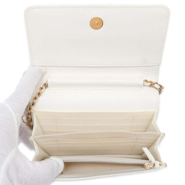 9533998 06 CHANEL Chain Wallet Matelasse Frill Coco Mark Lambskin White