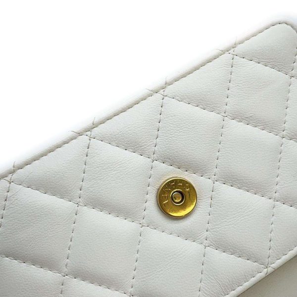 9533998 15 CHANEL Chain Wallet Matelasse Frill Coco Mark Lambskin White