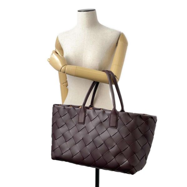 9534209 04 Bottega Veneta Maxi Intrecciato Cava Medium Tote Bag