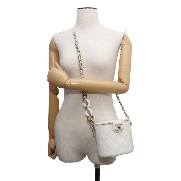 9535756 04 CHANEL Vanity Chain Shoulder Bag Matelasse Coco Mark Lambskin White