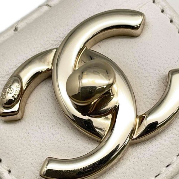 9535756 07 CHANEL Vanity Chain Shoulder Bag Matelasse Coco Mark Lambskin White