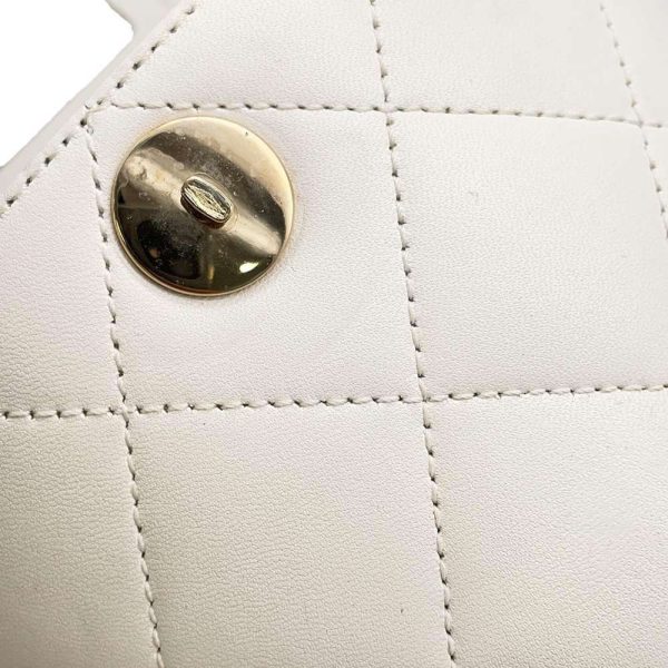 9535756 10 CHANEL Matelasse Lambskin Vanity Bag White