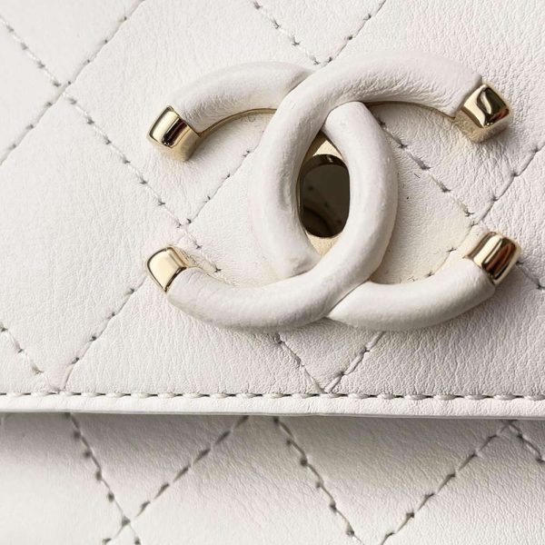 9535831 09 Chanel Chain Shoulder Bag Matelasse CocoMark White