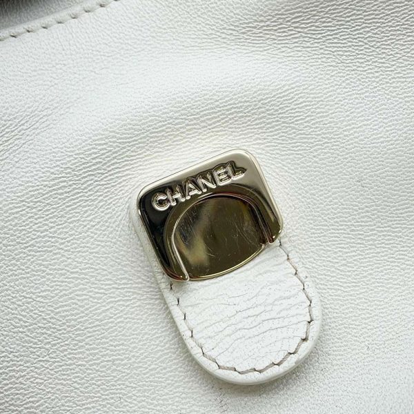 9535886 08 CHANEL Rucksack White