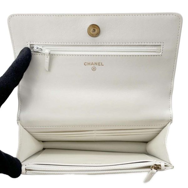 9552883 05 CHANEL Chain Wallet Coco Mark Caviar Skin Wallet White