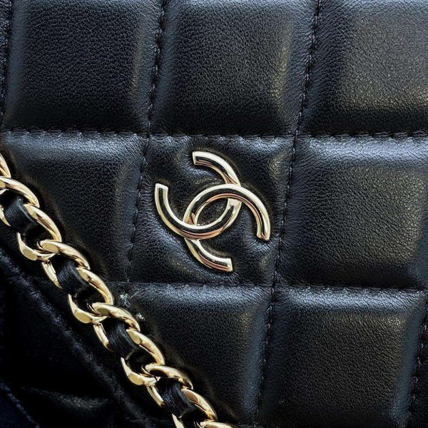 9589926 14 CHANEL Matelasse Lambskin Chain Wallet Black