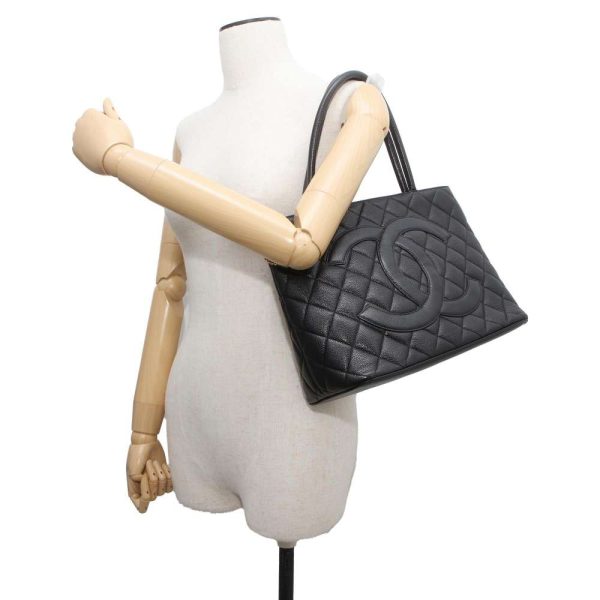 9606333 04 CHANEL caviar skin bag matelasse quilted black