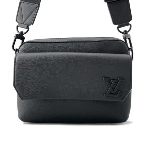 9659315 01 Louis Vuitton Lock Me Wallet Noir