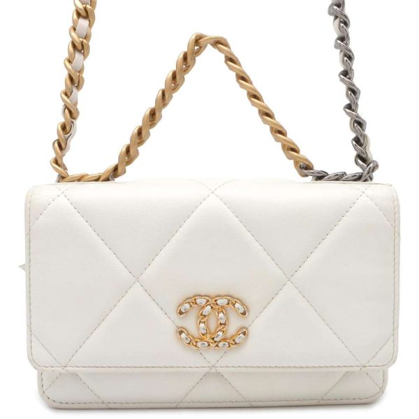 9683884 01 CHANEL 19 Coco Mark Matelasse Lambskin Chain Wallet White