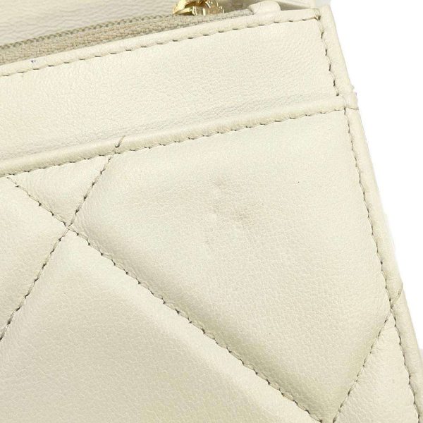 9683884 09 CHANEL 19 Coco Mark Matelasse Lambskin Chain Wallet White