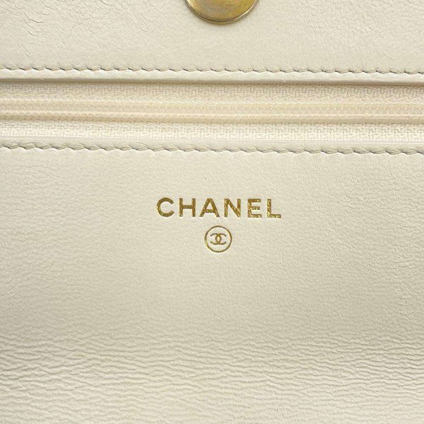 9683884 17 CHANEL 19 Coco Mark Matelasse Lambskin Chain Wallet White