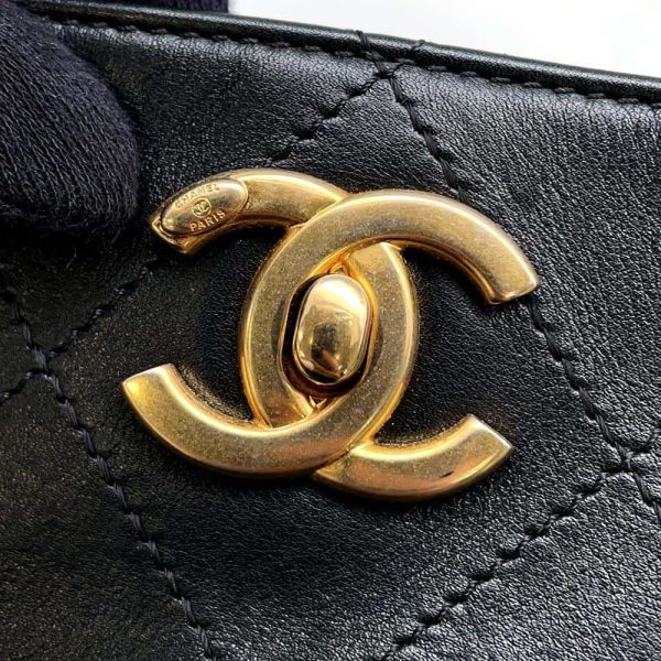 9728219 15 CHANEL Matelasse Calf Shoulder Bag Black