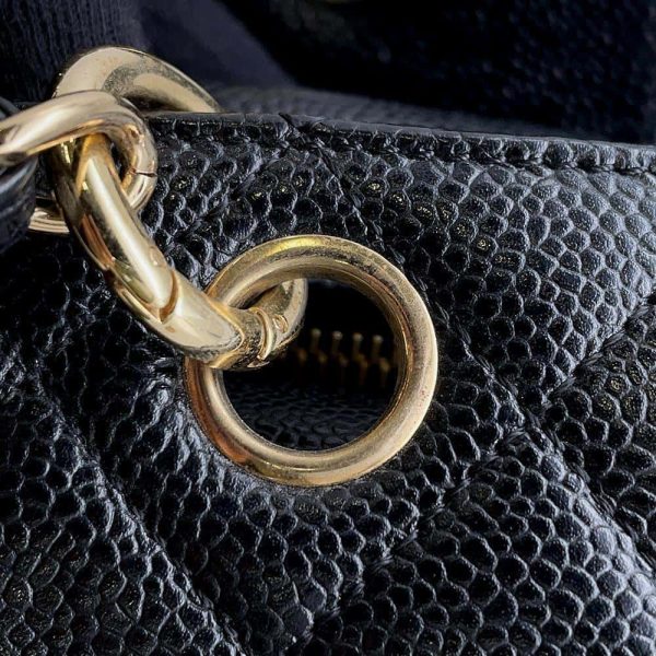 9728233 12 Chanel Chain Tote Bag Matelasse Caviar Skin Black