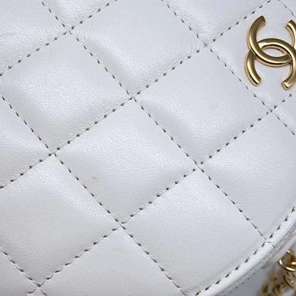 9733978 09 CHANEL Matelasse Chain Shoulder Bag Lambskin White