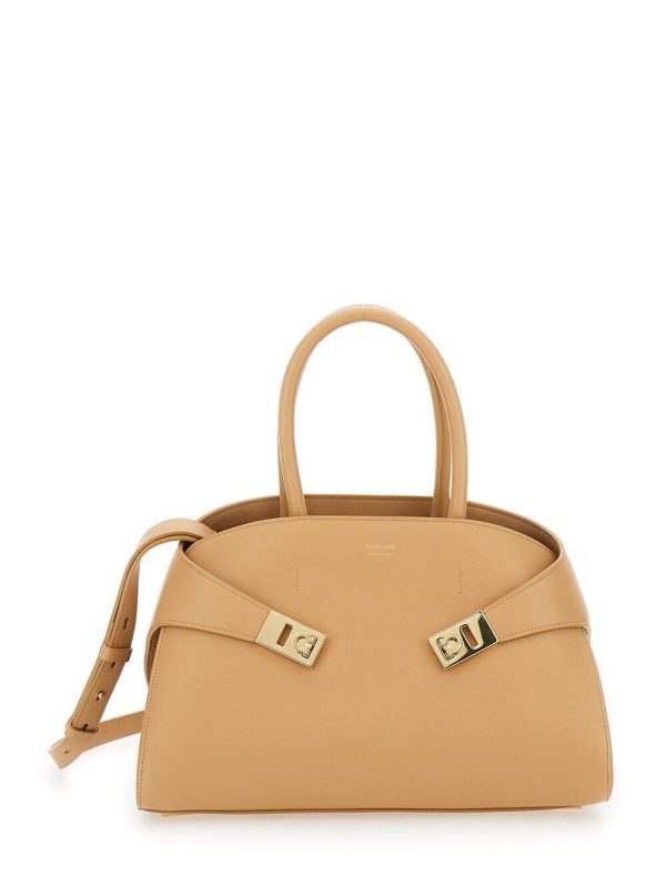 9e5697f811e7b23 ia 1 Ferragamo Beige Tote Bag