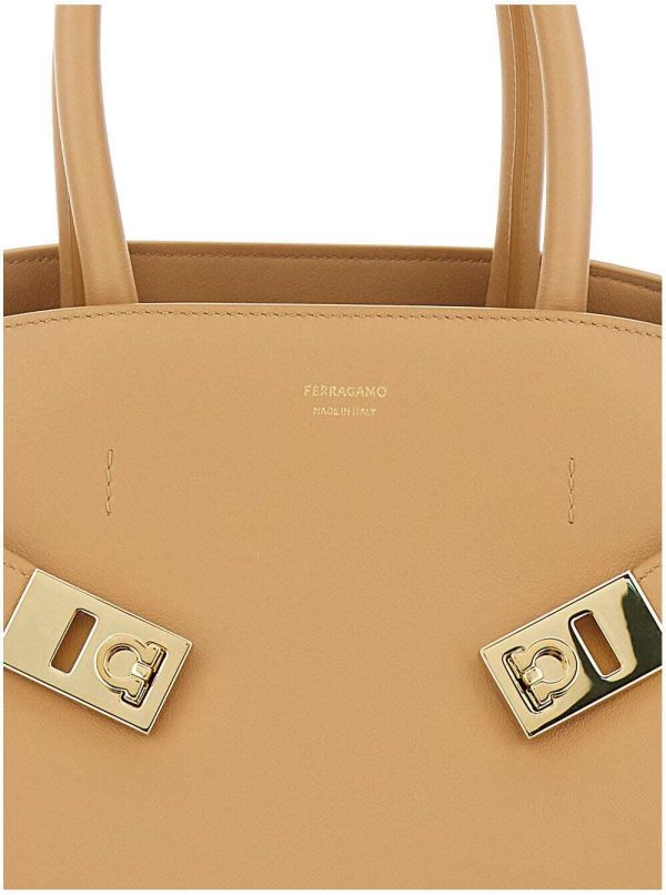 9e5697f811e7b23 ia 3 Ferragamo Beige Tote Bag