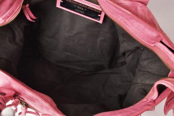 ba 18 007 10 Balenciaga Editors Bag The City Pink