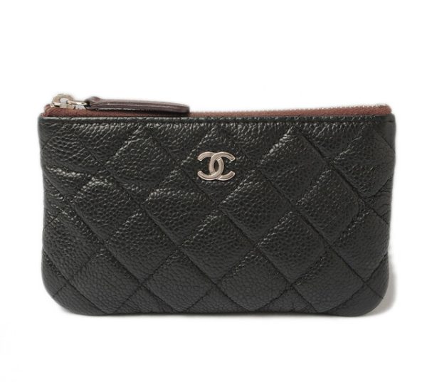 c 17 081 1 Chanel Matelasse Pouch Caviar Skin Black