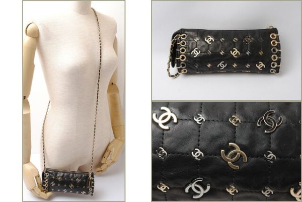 c 17 087 2 CHANEL Chain Bag Pochette Black