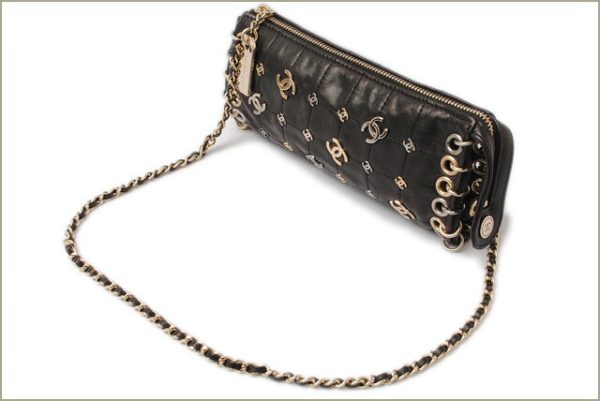 c 17 087 3 CHANEL Chain Bag Pochette Black