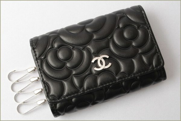 c 17 099 3 CHANEL Key Case Camellia Black