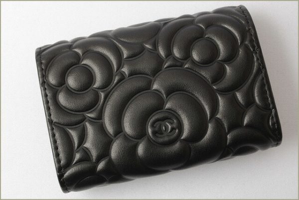 c 17 099 5 CHANEL Key Case Camellia Black