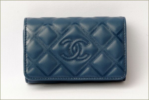 c 18 037 2 CHANEL Key Case Matelasse Blue