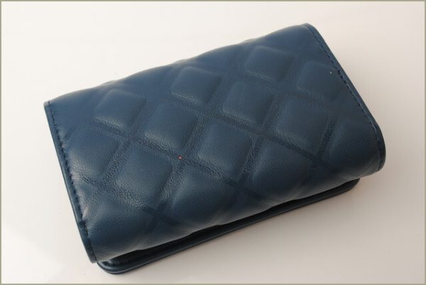 c 18 037 5 CHANEL Key Case Matelasse Blue