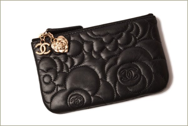 c 18 054 2 CHANEL Coin Case Camellia Black