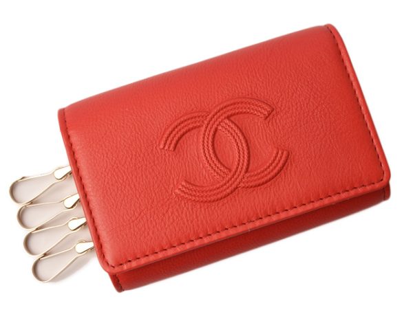 c 18 066 1 CHANEL Key Case Grained Calf Coral Red