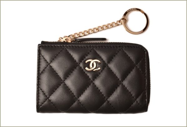 c 18 085 2 CHANEL Key Case Matelasse Black